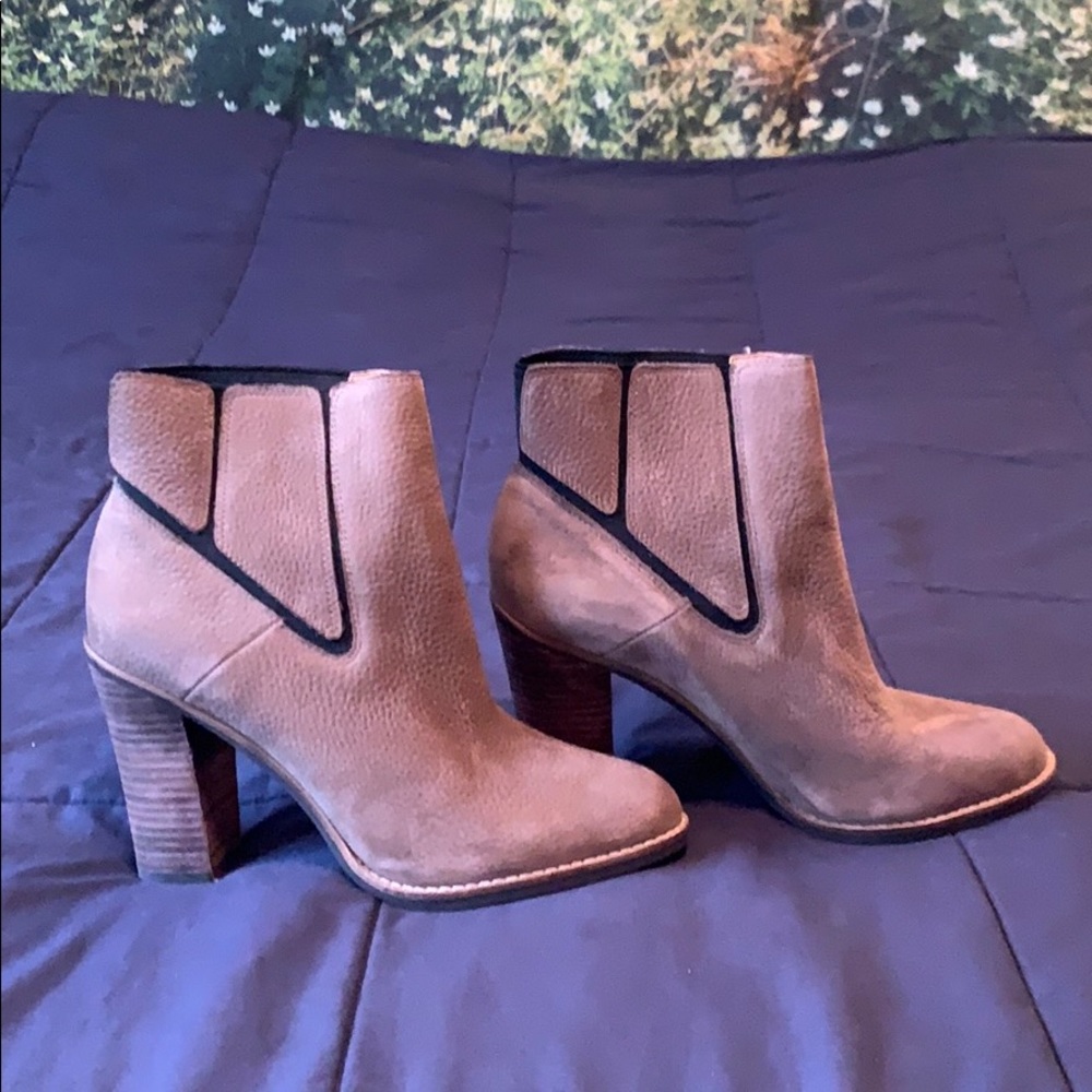 Lucky Brand taupe  high-heeled booties sz 8.5